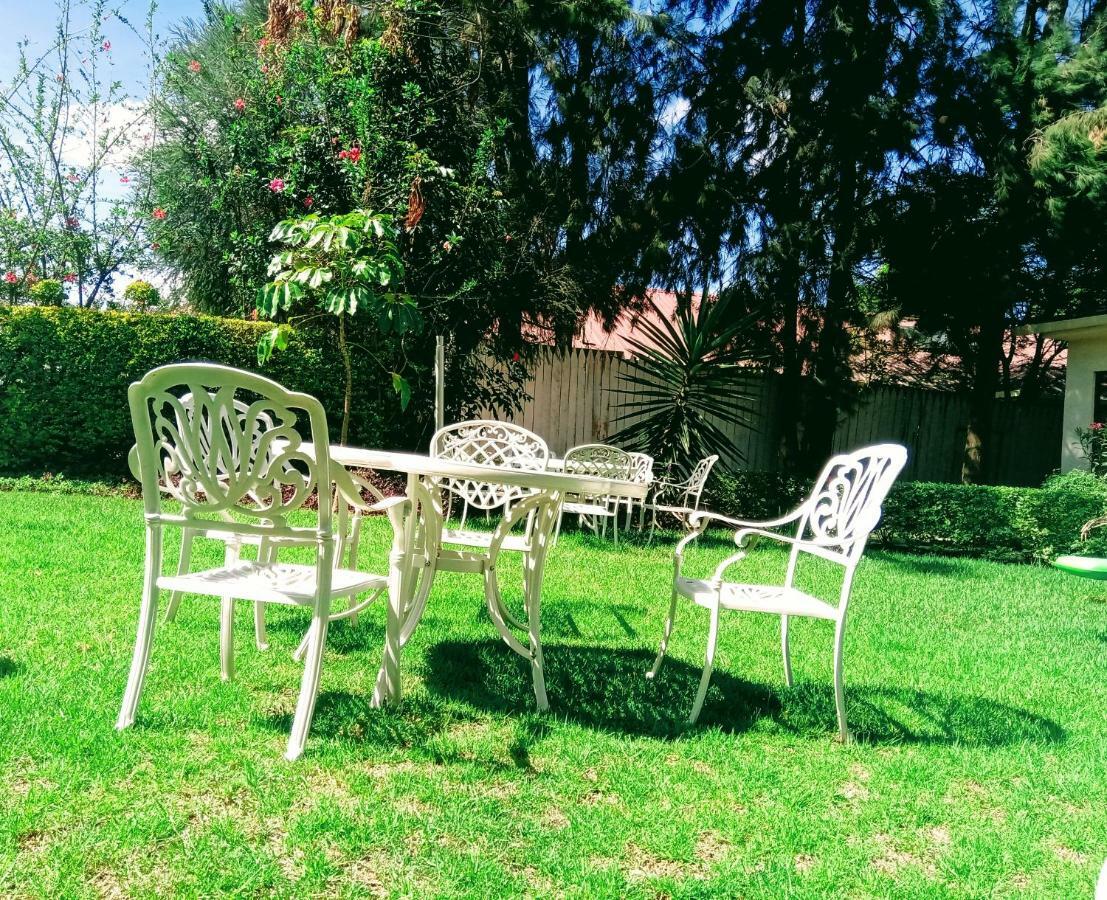 Falcon Heights Hotel Нанюки Екстериор снимка